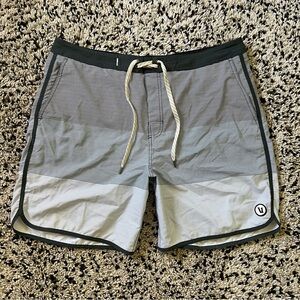 Vuori Cruise Board Shorts Grey Stripe V314 Men’s Size 36